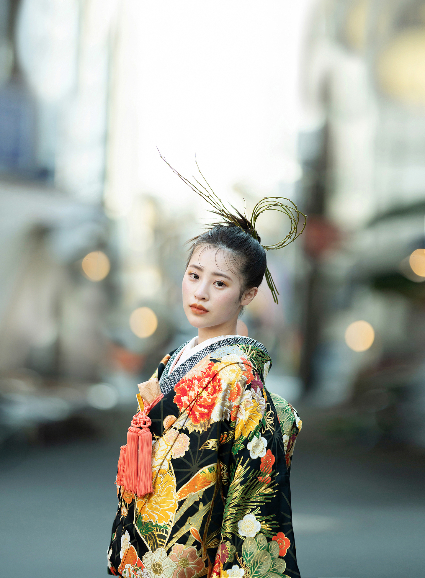 京都の商店街で撮影された花嫁写真|黒い打掛け